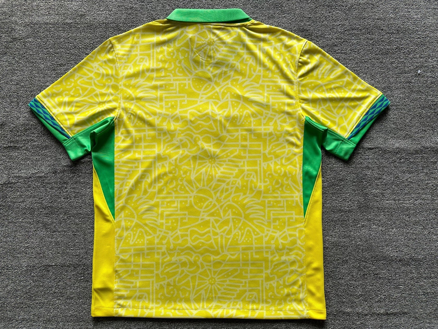 Maillot Brésil à Col Juane 24/25